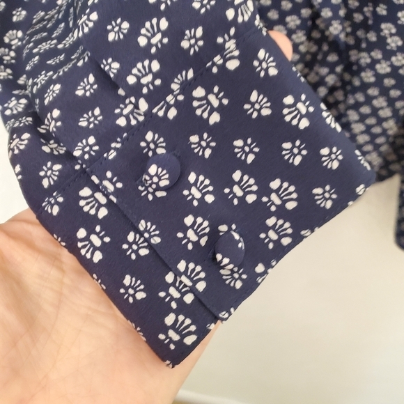 Veronica Beard Size 6 100% Silk Navy Blue Lotus Print Ruffle Blouse Dry Cleaned - Picture 11 of 14